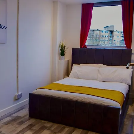 2 Bed With Free Parking Apartamento